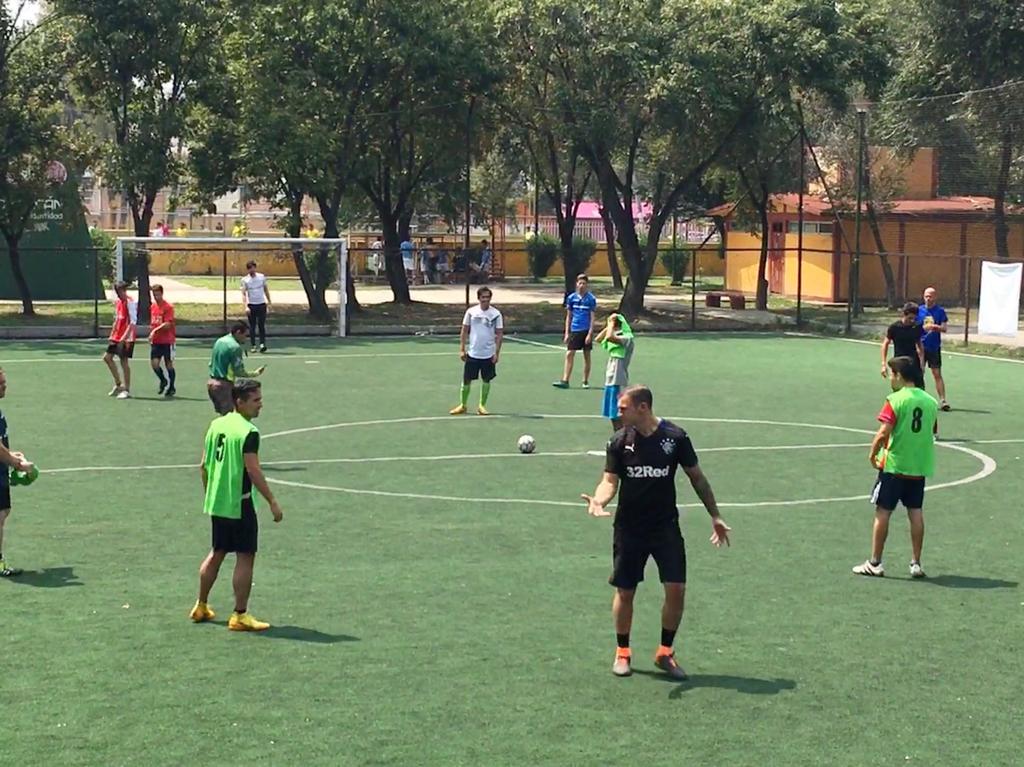 El inicio del partido de fútbol 7