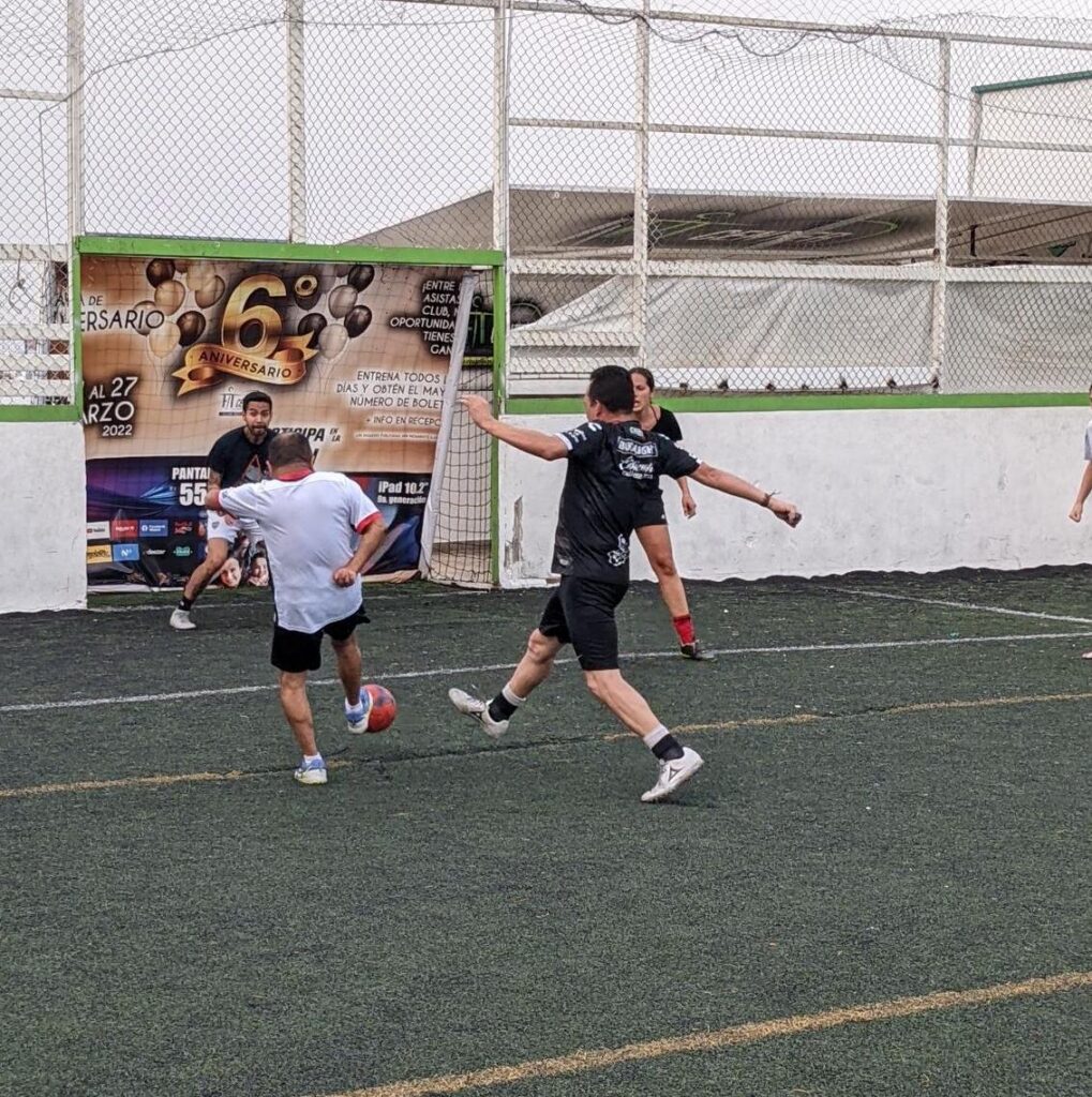 Vic marcando un gol